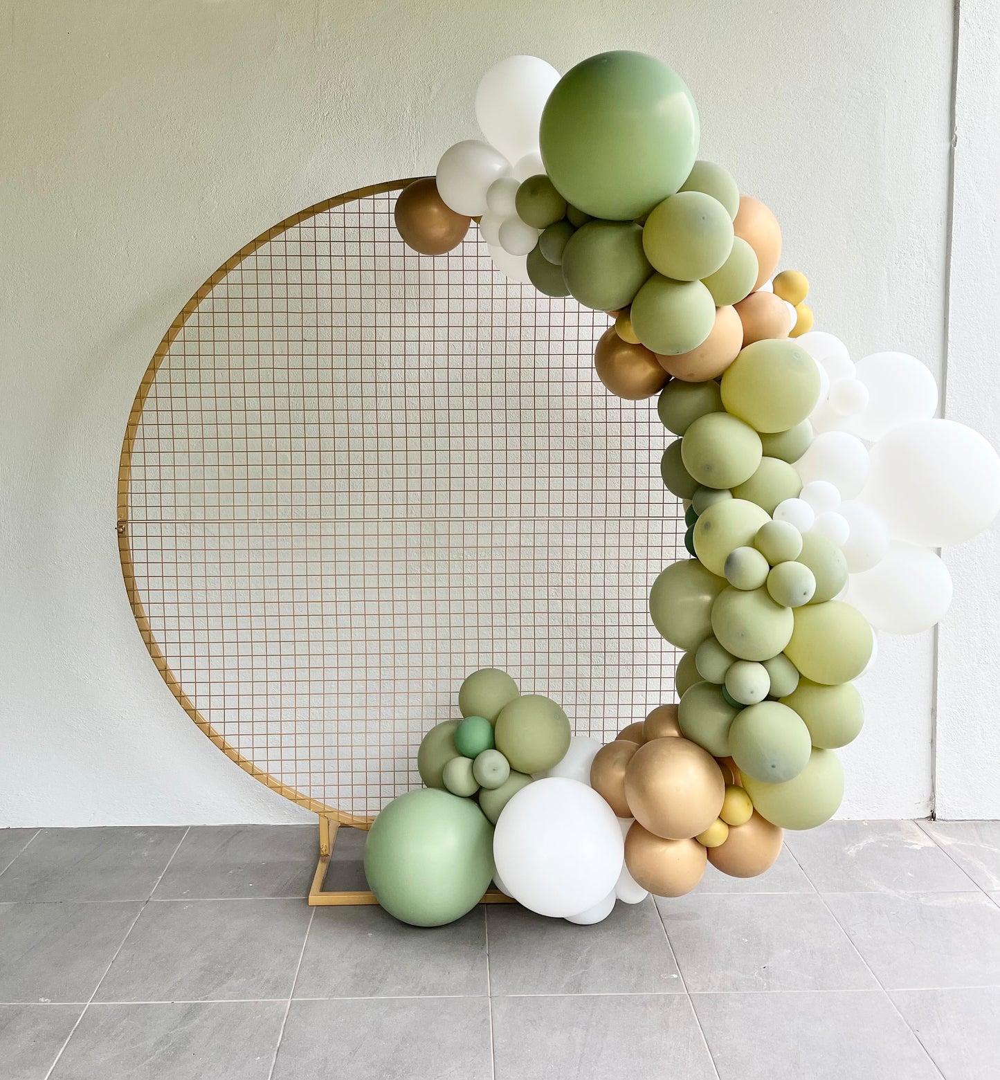 Backdrop - Round Gold Mesh