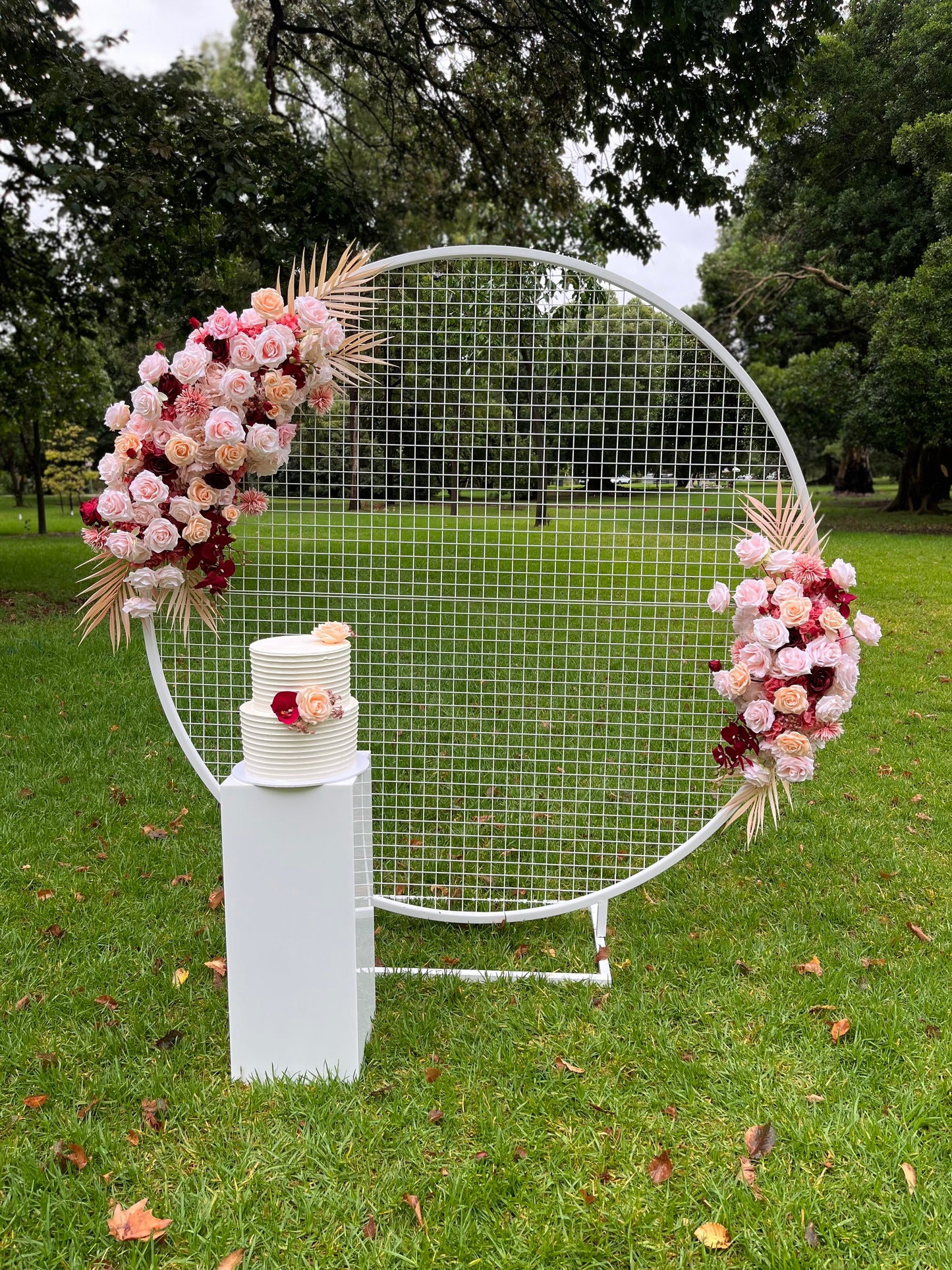 Backdrop - Round White Mesh